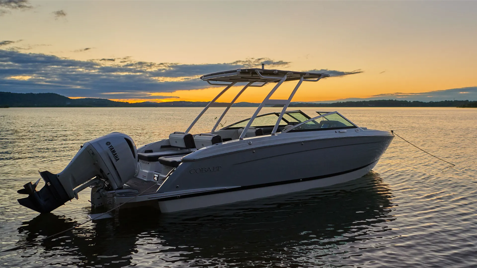 Cobalt R6 Coastal | Outboard Bowrider Boat